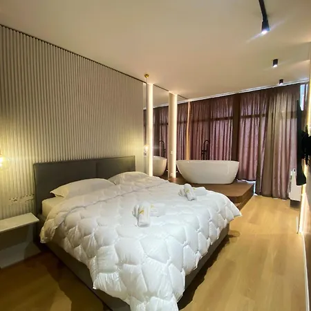 מלון Capital Center 5*