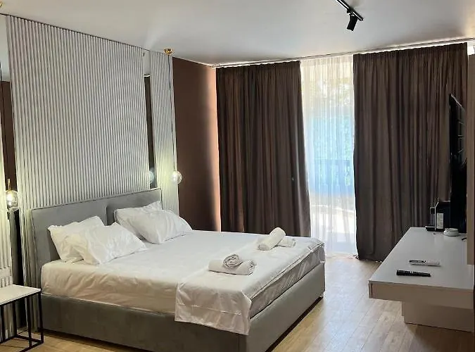 Capital Center 5*