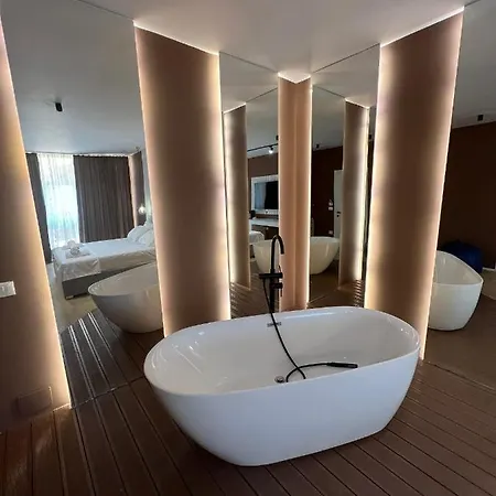 Hotel Capital Center 5*