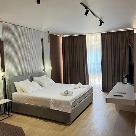 Capital Center 5*