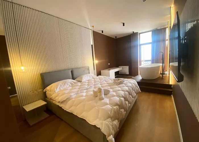 Capital Center 5*